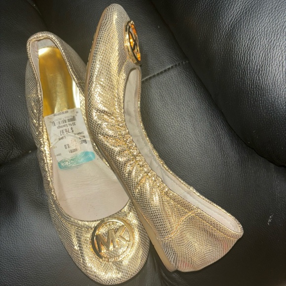 Michael Kors.  Size 8 New Ballerina slippers.   Gold new. - Picture 3 of 5